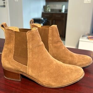 Chelsea boots